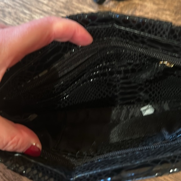 Black and beautiful large Michael Kors clutch in crocodile patent pattern! - Picture 2 of 3